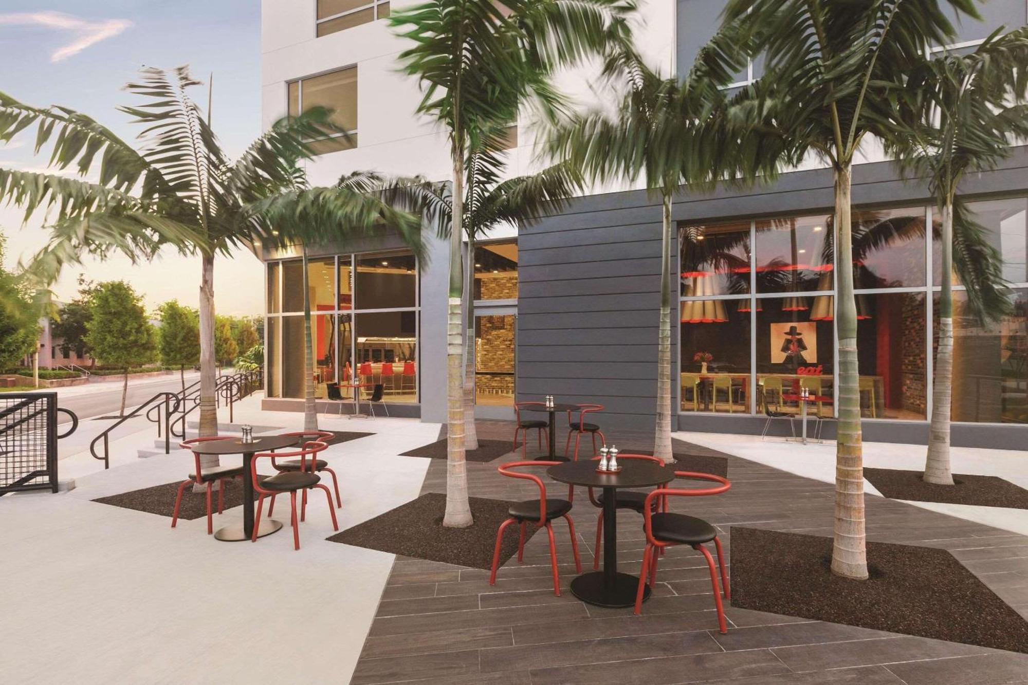 Radisson Red Miami Airport Hotel Eksteriør billede